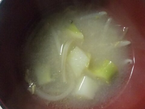 ブロッコリー茎ともやしの中華スープ